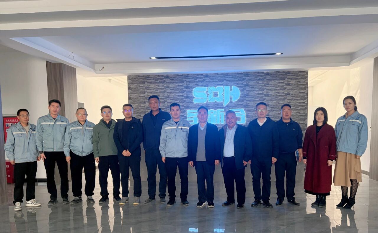 山东金湖彩铝集团董事长一行莅临圣新合座谈指导