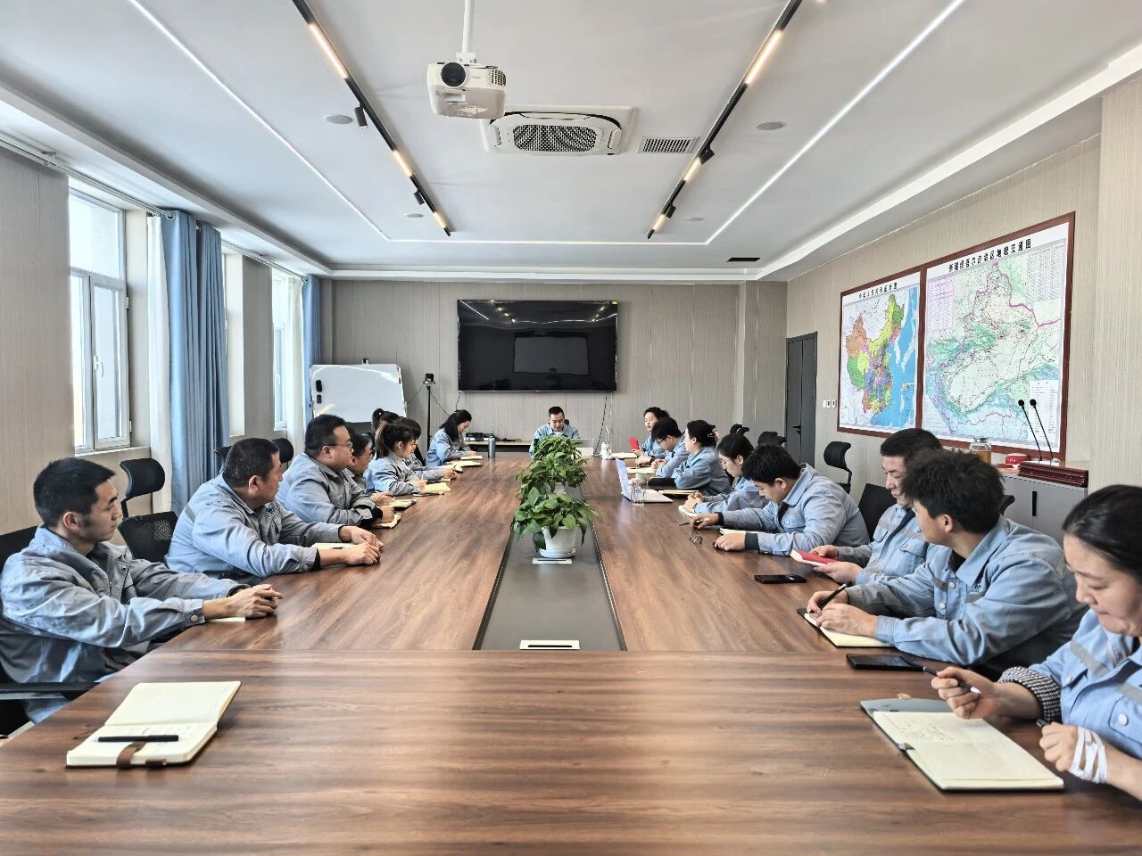 回望耕耘路，谋划新征程——圣新合新材料公司2025年度工作总结会圆满举行