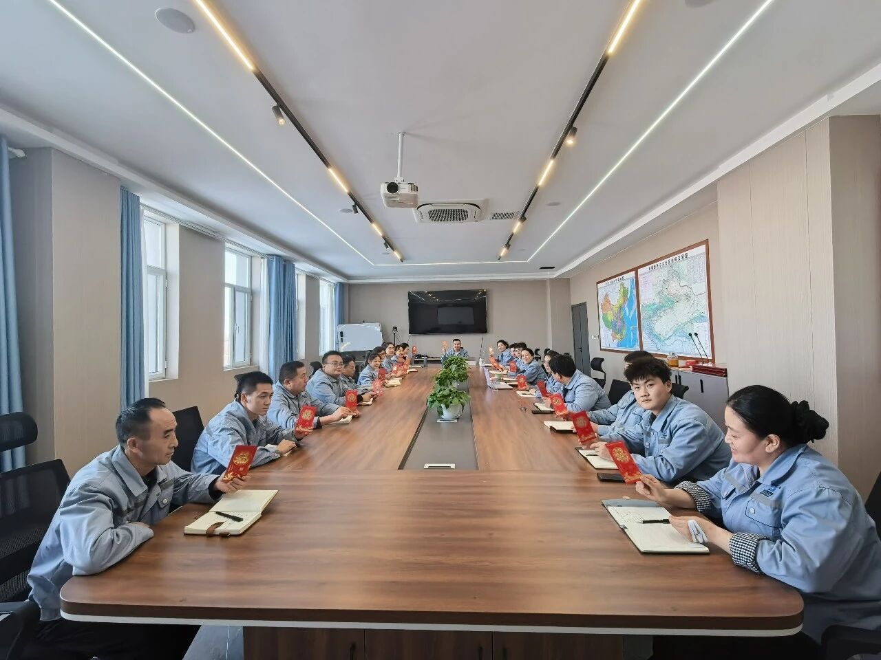 回望耕耘路，谋划新征程——圣新合新材料公司2025年度工作总结会圆满举行